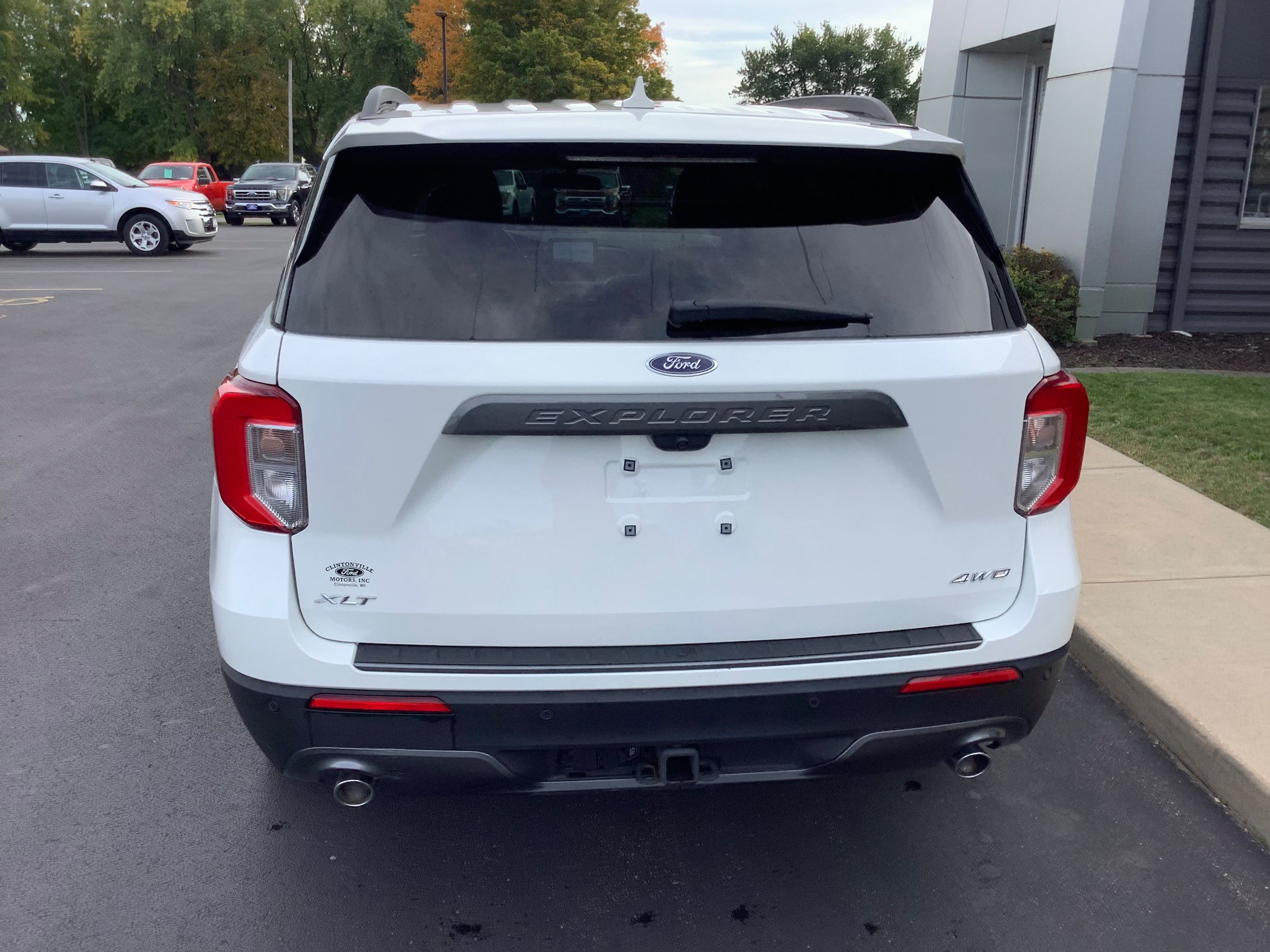 Certified 2024 Ford Explorer XLT w/ Equipment Group 202A AWD/4WD image 4