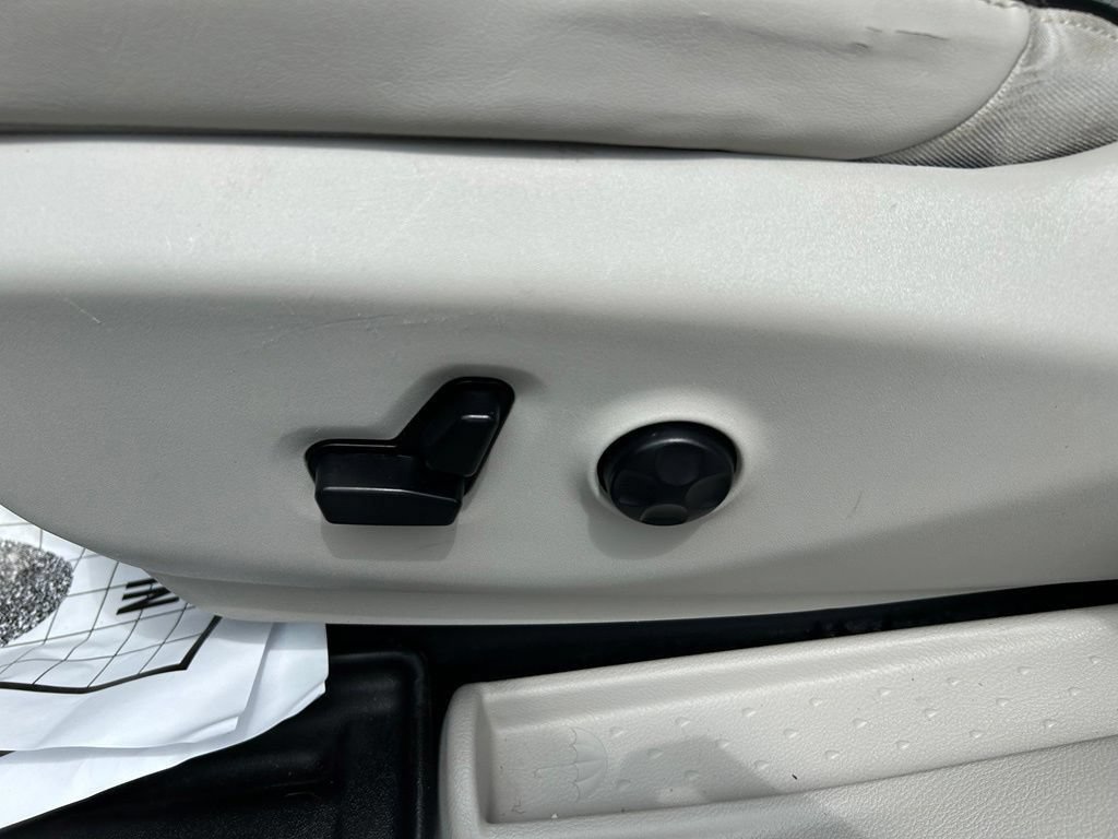 Used 2017 Chrysler Pacifica Platinum FWD image 17