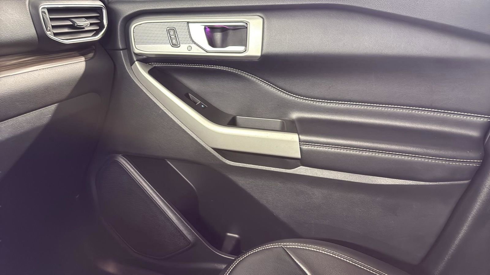 Certified 2022 Ford Explorer Limited image 24