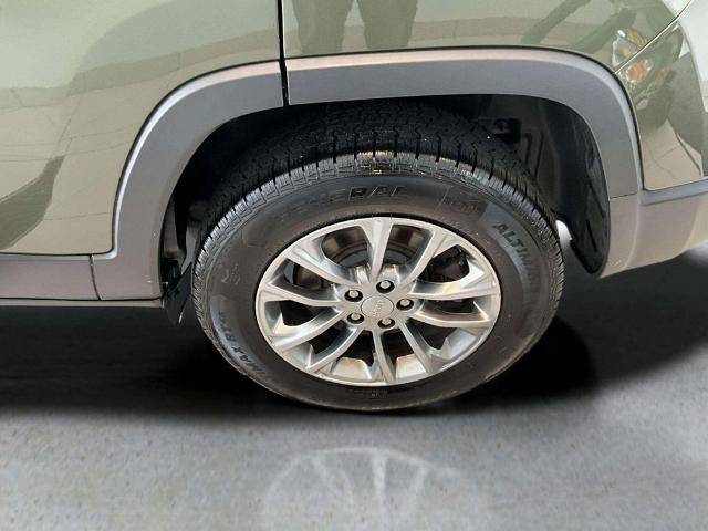 Used 2019 Jeep Cherokee Latitude Plus AWD/4WD image 31