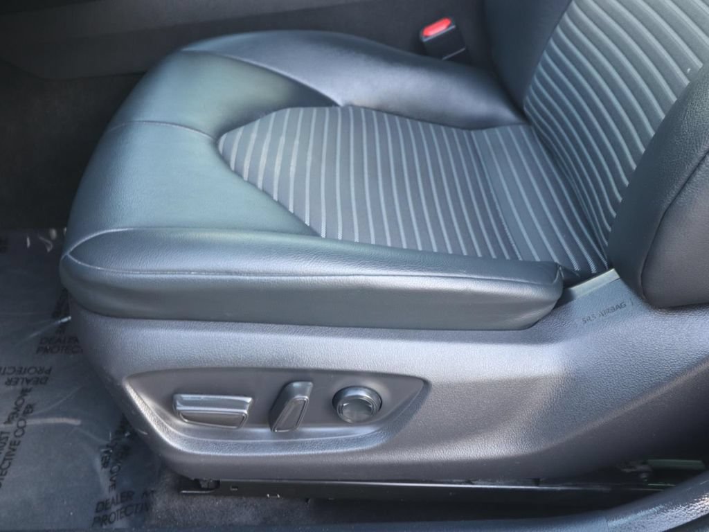 Used 2020 Toyota Camry SE FWD image 16