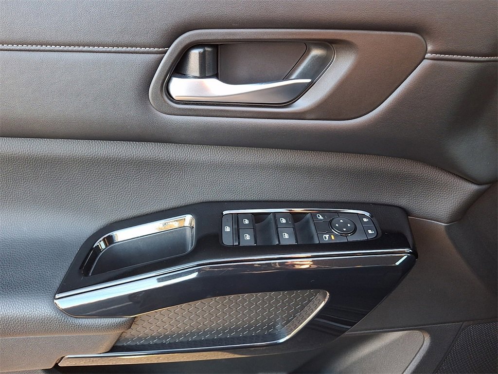 Used 2022 Nissan Pathfinder S image 13