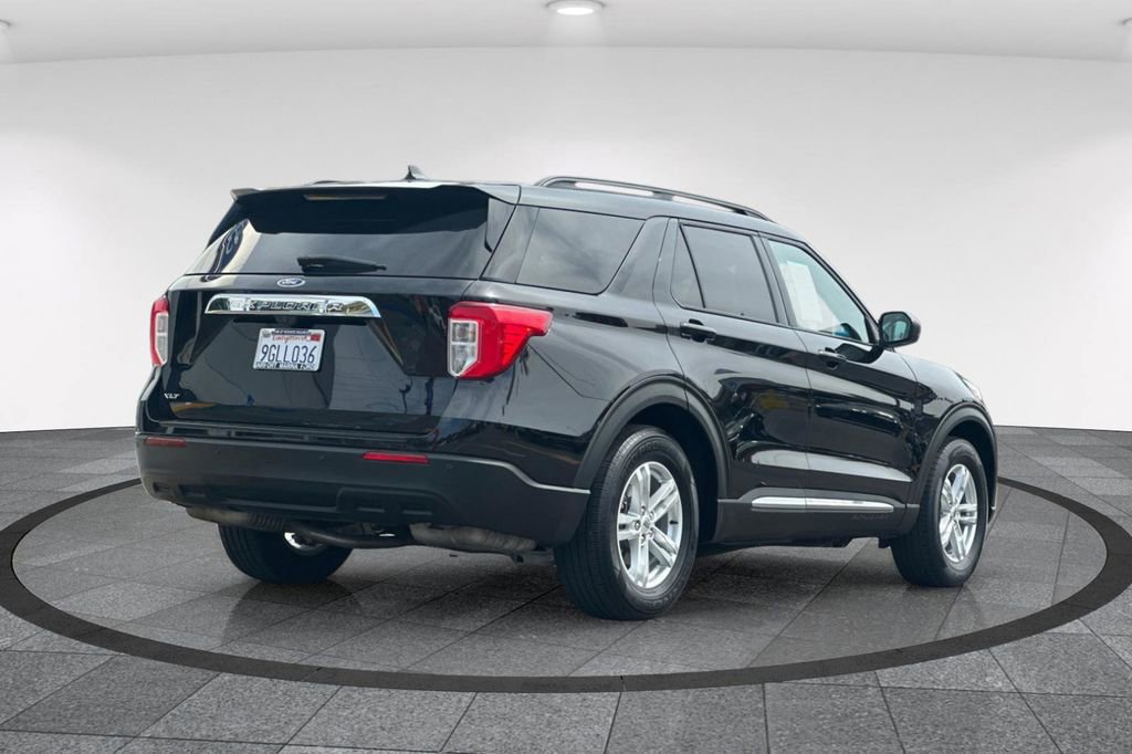 Certified 2023 Ford Explorer XLT image 4
