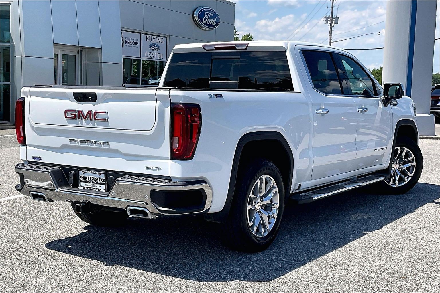 Used 2021 GMC Sierra 1500 SLT w/ SLT Premium Plus Package AWD/4WD image 12