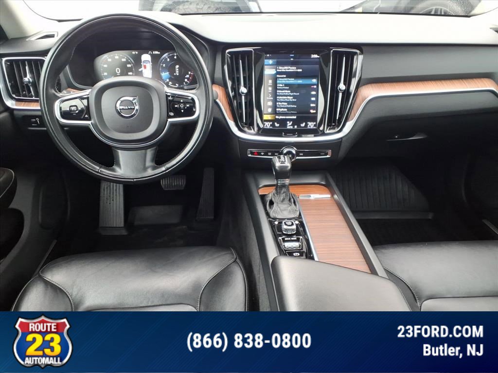 Used 2021 Volvo S60 T6 Momentum image 12