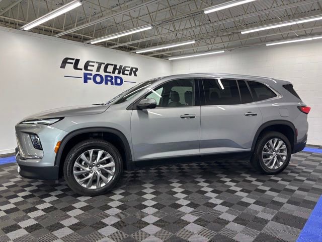 Used 2025 Buick Enclave Preferred w/ Power Package AWD/4WD image 3