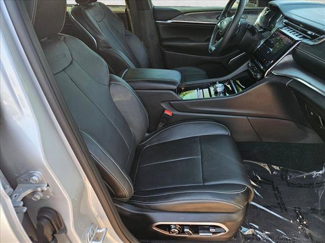 Used 2025 Jeep Grand Cherokee Overland w/ Adv Protech Group III AWD/4WD image 23