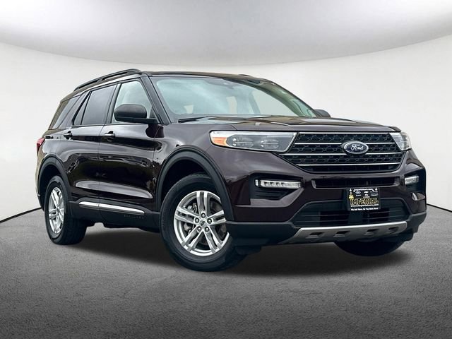 Certified 2022 Ford Explorer XLT w/ Equipment Group 202A AWD/4WD image 2