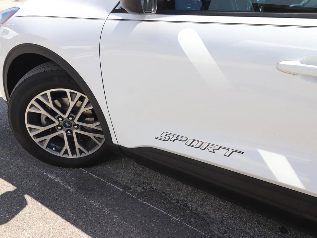 Certified 2022 Ford Escape SEL w/ Technology Package image 9