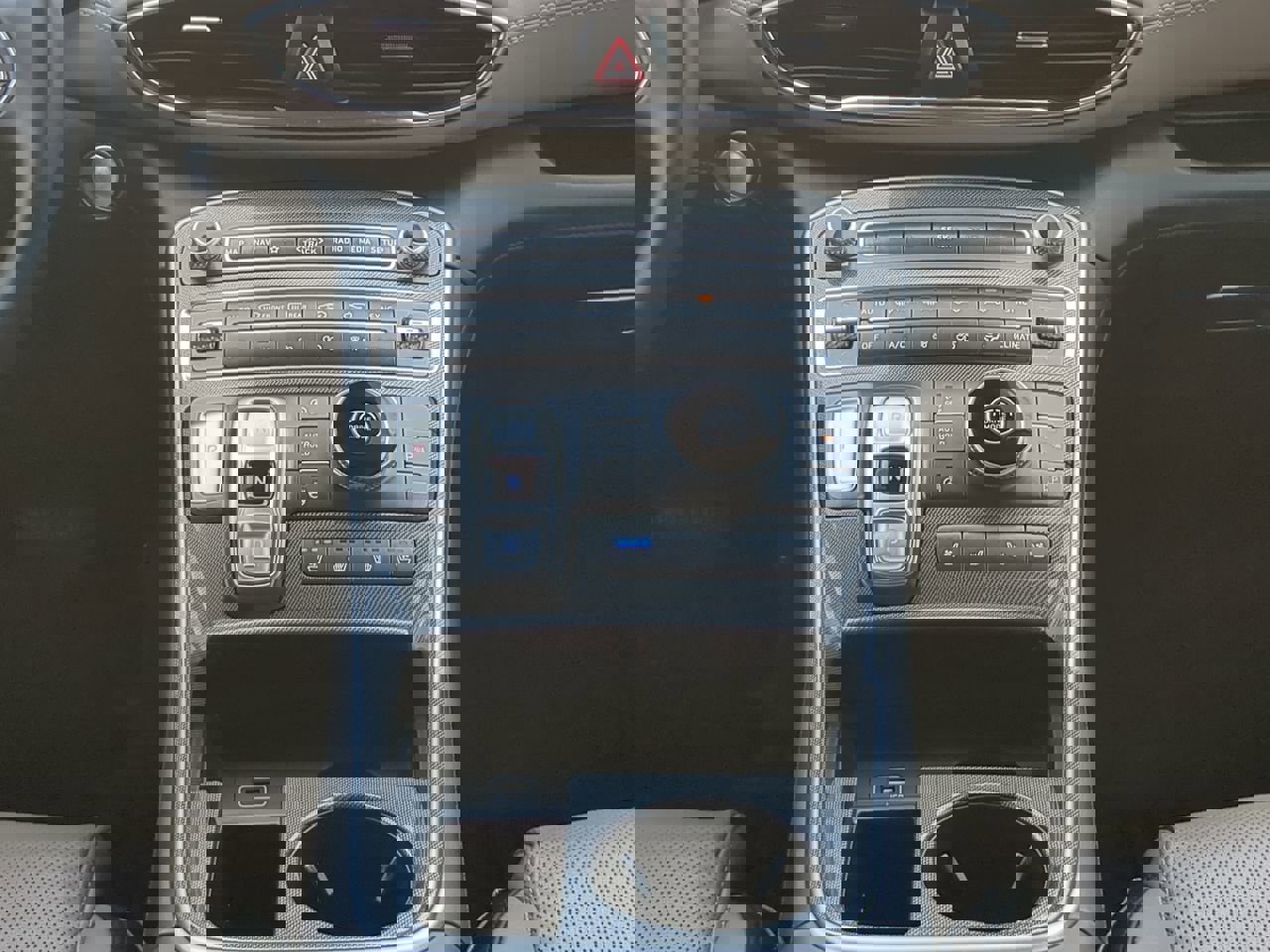 Used 2022 Hyundai Santa Fe Limited image 17