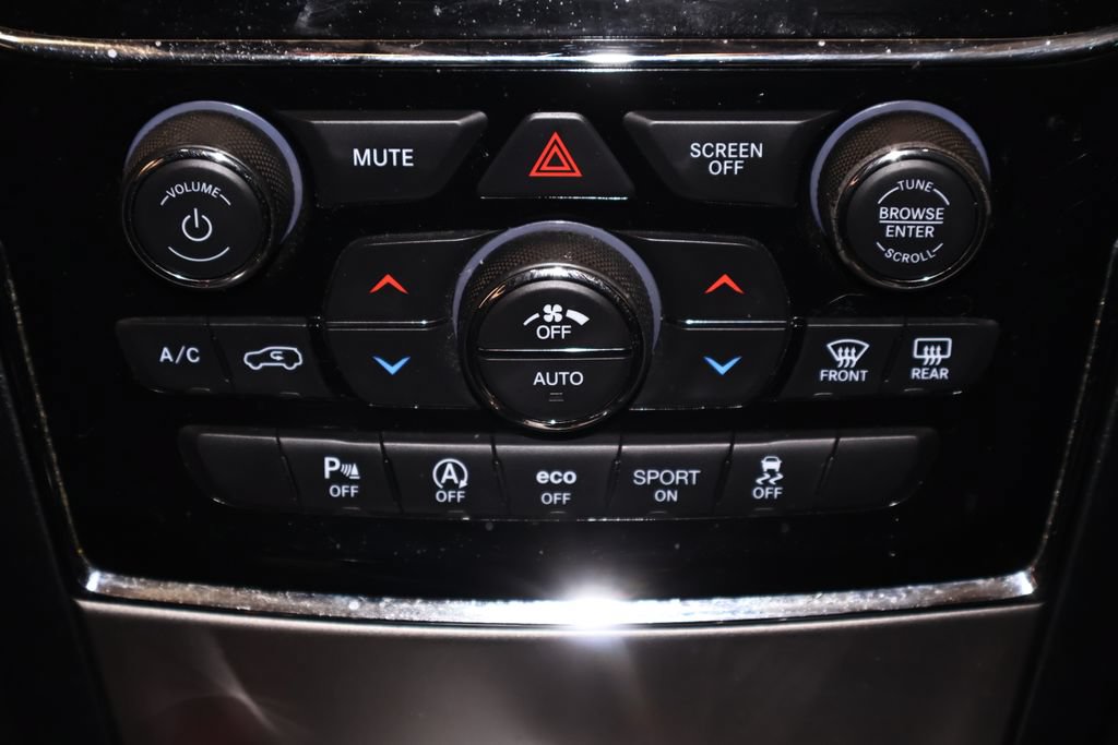 Used 2020 Jeep Grand Cherokee Altitude AWD/4WD image 29