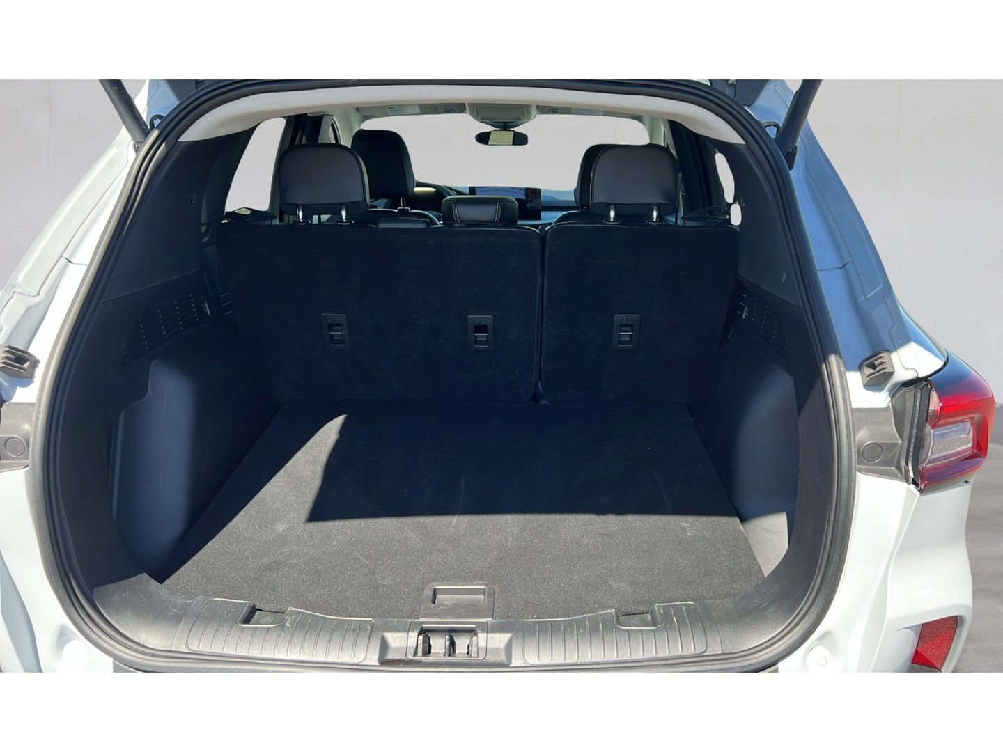 Certified 2025 Ford Escape Platinum AWD/4WD image 26