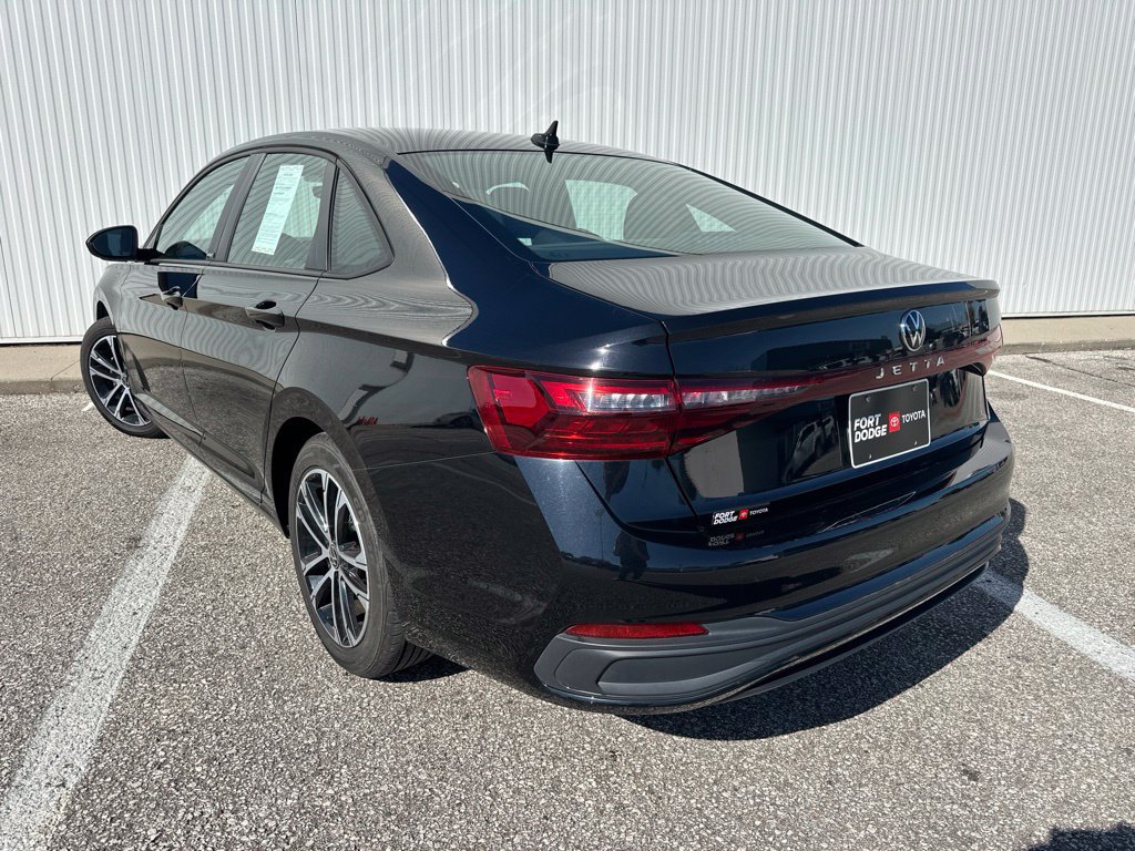 Used 2025 Volkswagen Jetta Sport FWD image 5