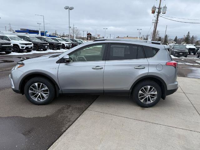 Used 2018 Toyota RAV4 XLE AWD/4WD image 2
