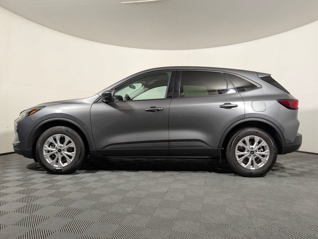 Certified 2025 Ford Escape Active FWD image 2