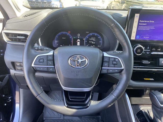 Used 2023 Toyota Highlander Platinum FWD image 23
