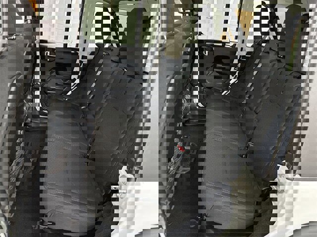 Used 2024 Jeep Wrangler Rubicon image 12