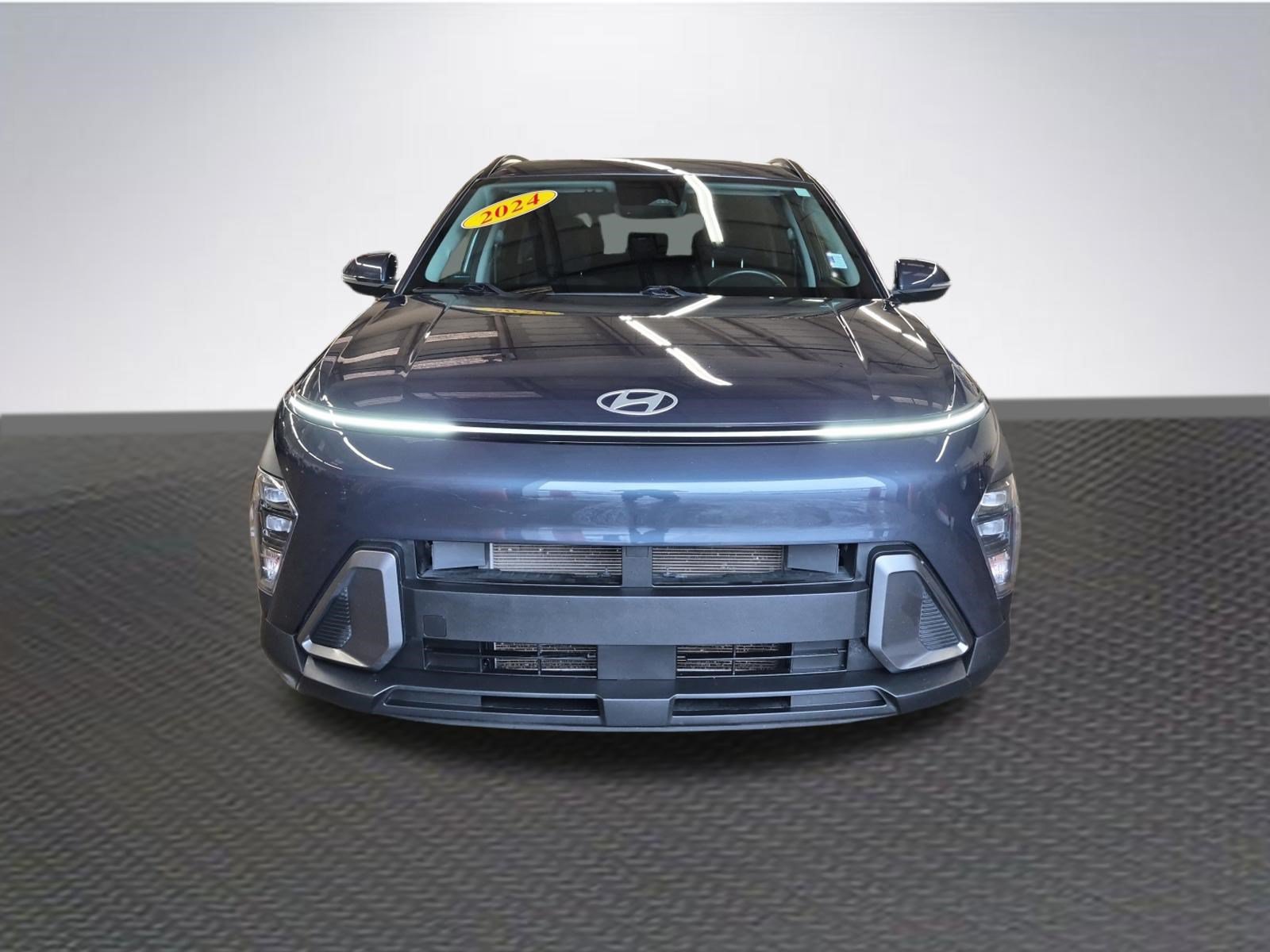 Used 2024 Hyundai Kona SEL w/ Convenience Package FWD image 3