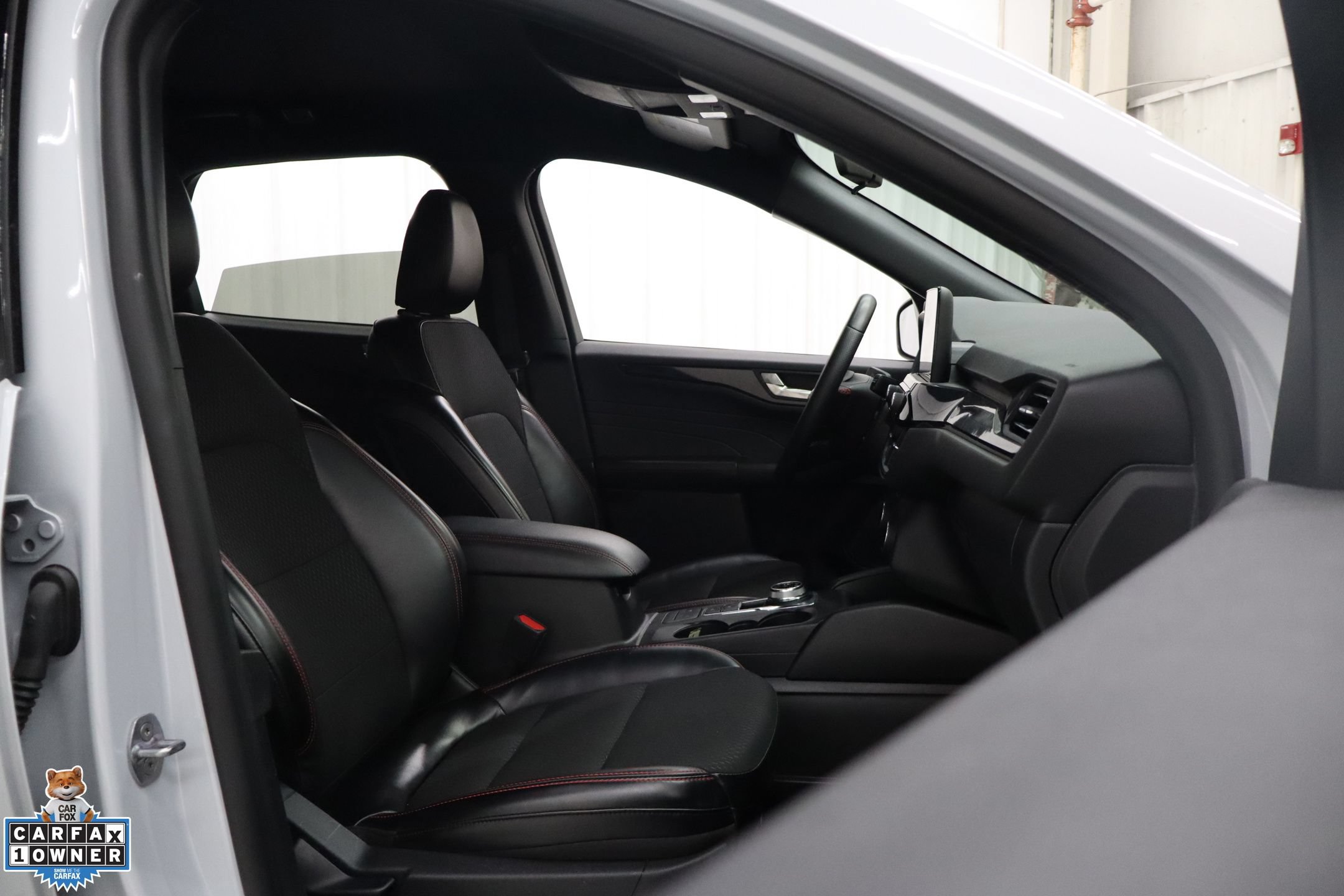 Certified 2025 Ford Escape ST-Line FWD image 28