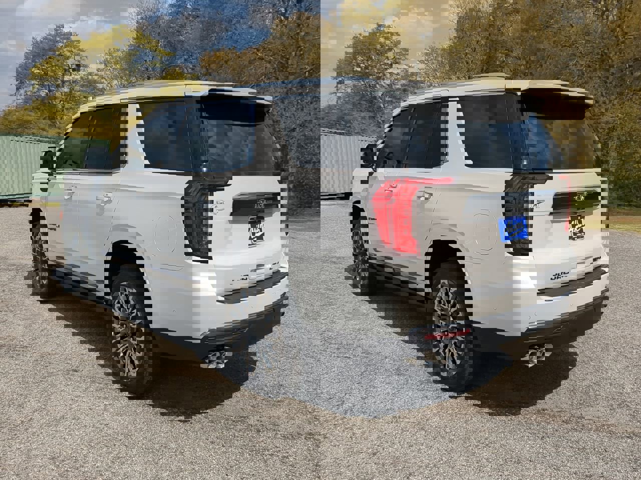 Used 2023 GMC Yukon Denali Ultimate image 2