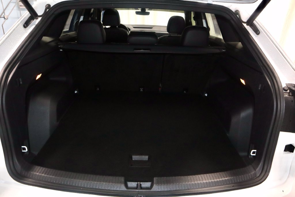 Used 2020 Volkswagen Atlas Cross Sport SEL Premium AWD/4WD image 14