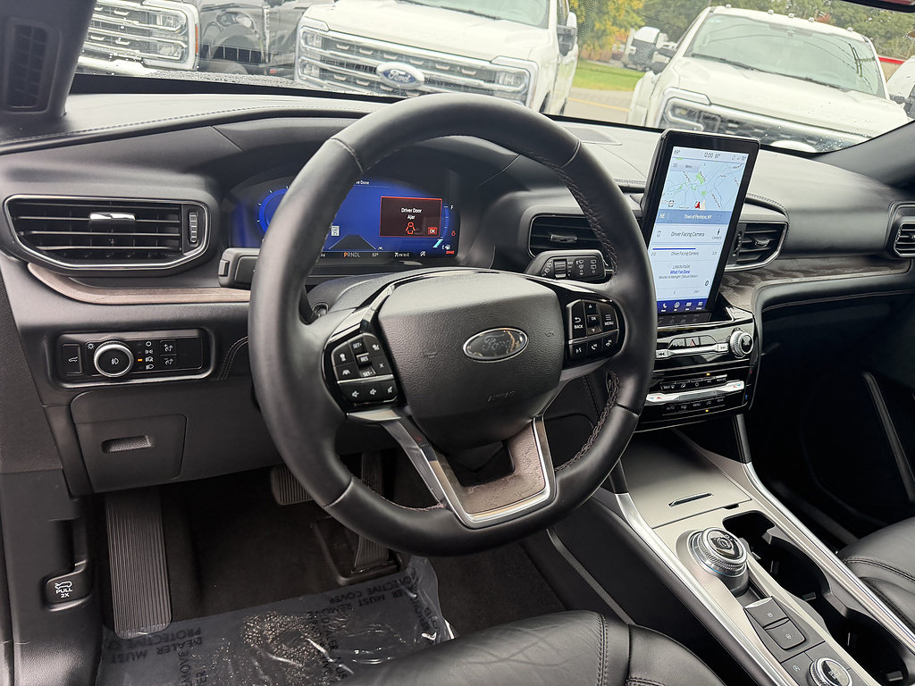 Certified 2024 Ford Explorer Platinum w/ Technology Package AWD/4WD image 18
