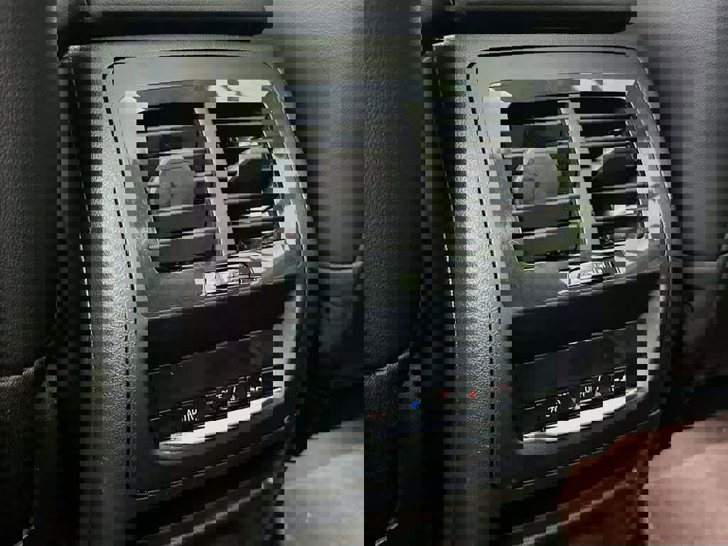 Used 2023 BMW X3 xDrive30i w/ Premium Essential Package image 16