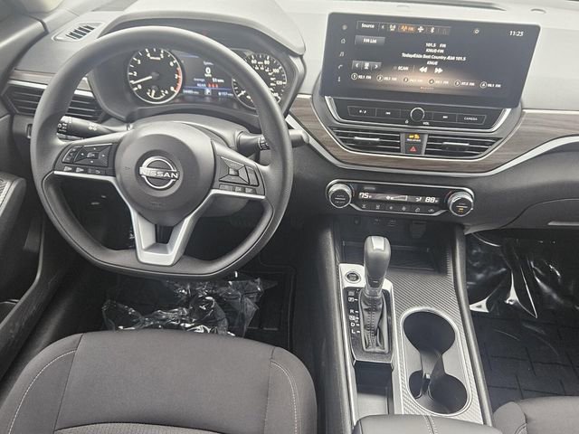 Used 2025 Nissan Altima 2.5 SV w/ SV Special Edition Package FWD image 18