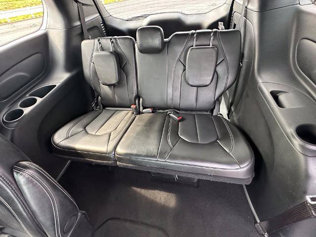 Used 2025 Chrysler Pacifica Select FWD image 19