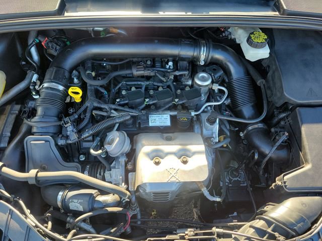 Certified 2018 Ford Focus SE w/ SE Appearance Package image 30