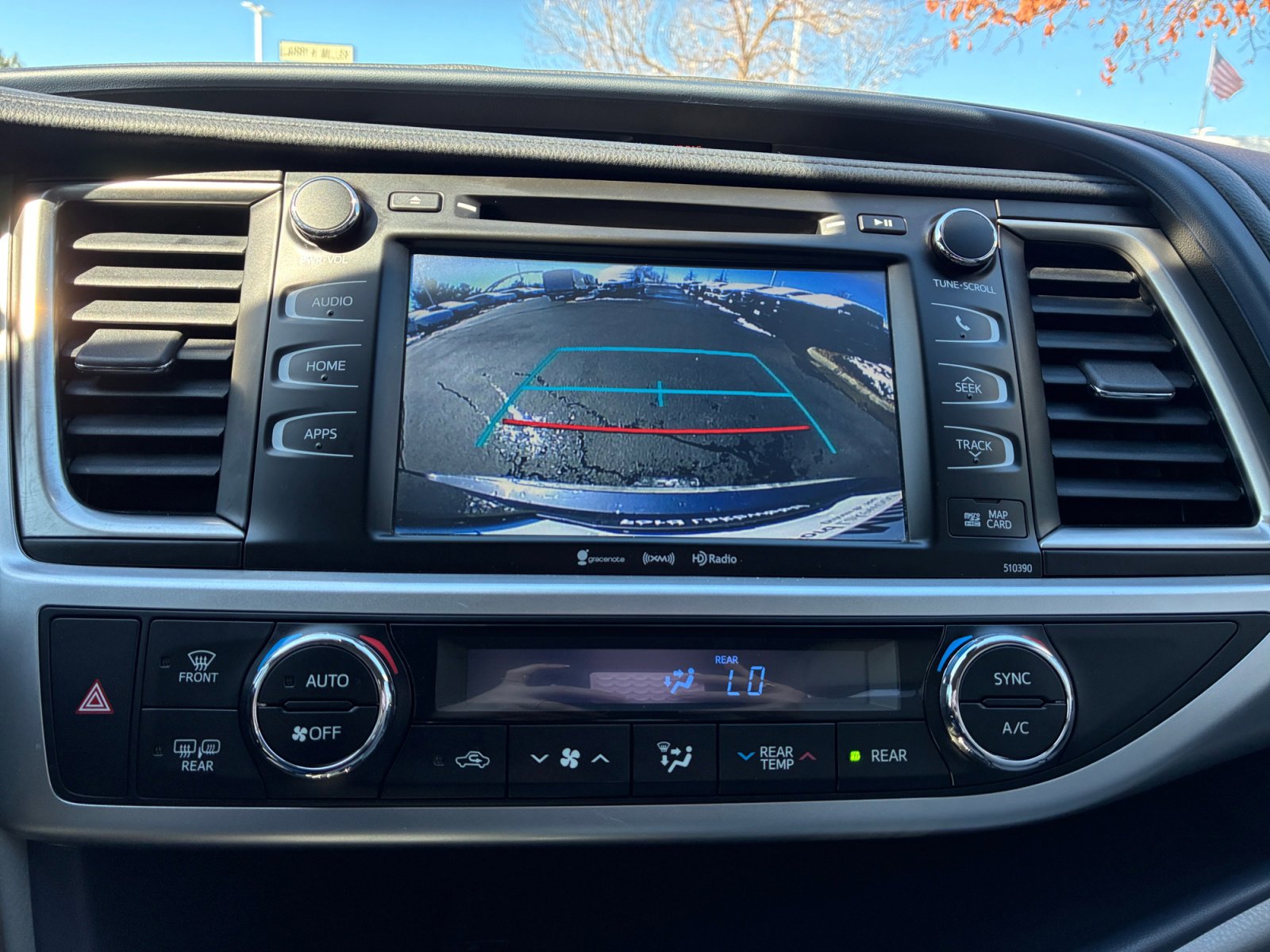 Used 2018 Toyota Highlander XLE image 26