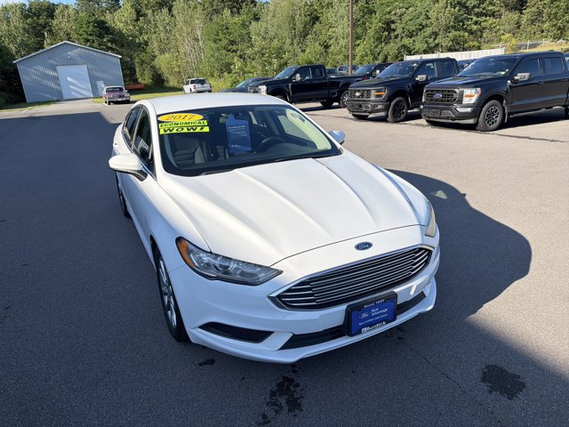 Certified 2017 Ford Fusion SE w/ Fusion SE Technology Package FWD image 2