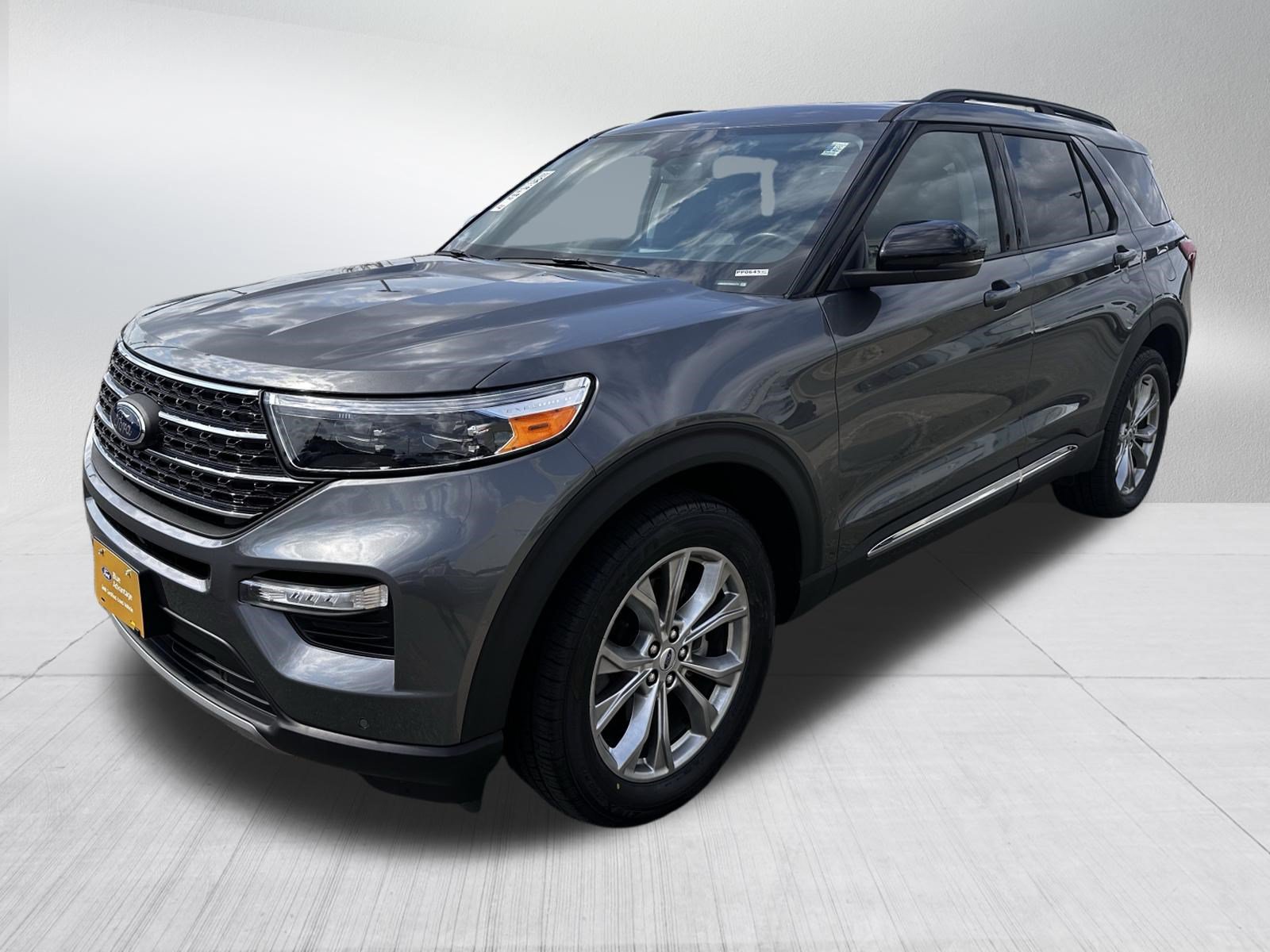 Certified 2024 Ford Explorer XLT w/ Equipment Group 202A AWD/4WD image 3