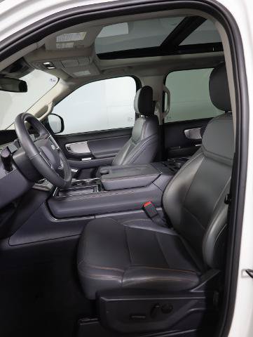 Certified 2025 Ford Expedition Active AWD/4WD image 9