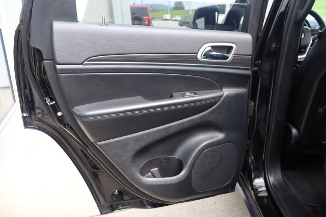 Used 2022 Jeep Grand Cherokee Limited w/ Tech Group AWD/4WD image 26