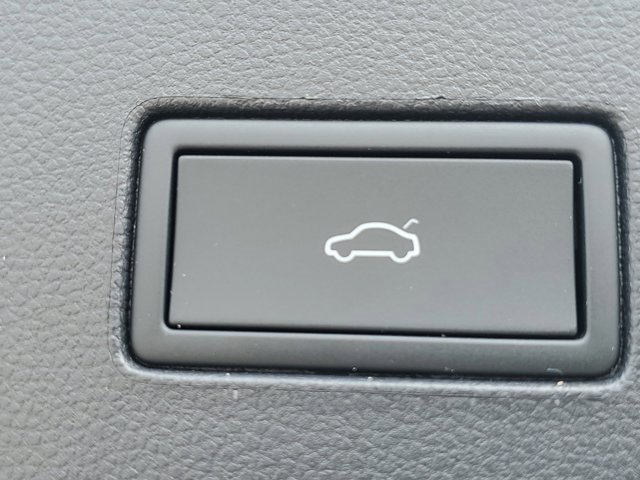 Used 2023 Volkswagen Atlas Cross Sport SEL image 15