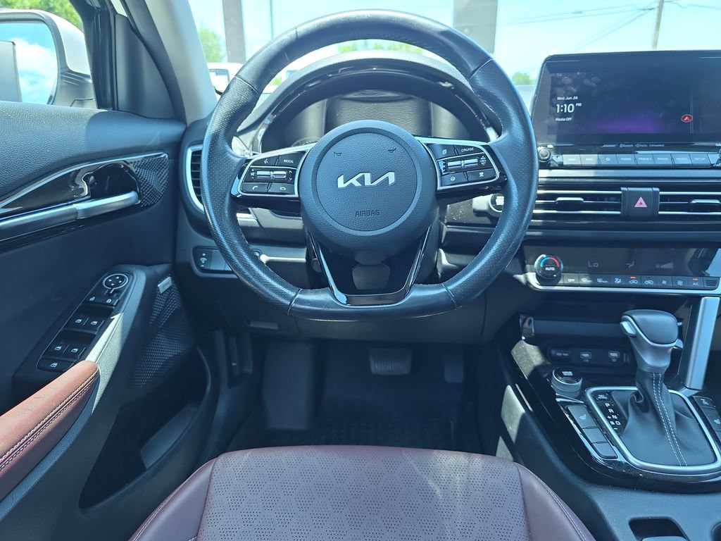 Used 2023 Kia Seltos SX w/ SX Sunroof Package AWD/4WD image 17
