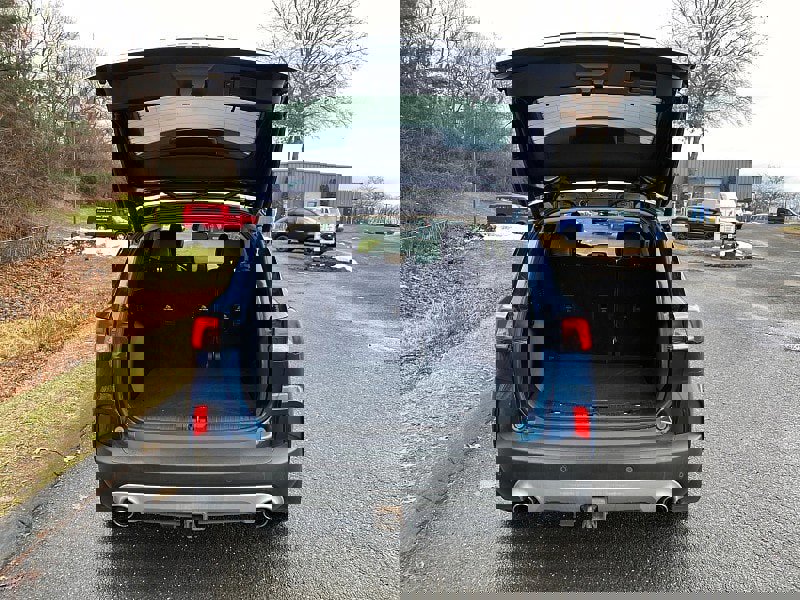 Certified 2020 Ford Escape Titanium w/ Titanium Premium Package 2.0 image 9