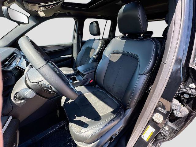 Used 2023 Jeep Grand Cherokee Altitude AWD/4WD image 17