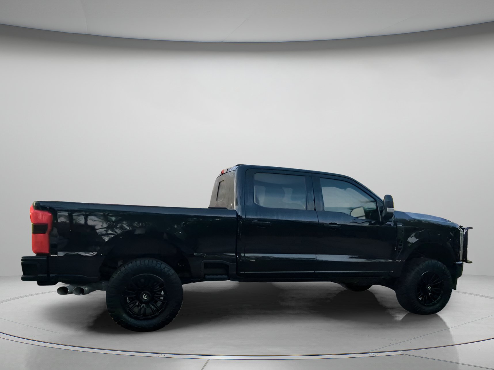 Certified 2025 Ford F250 Lariat w/ Black Appearance Package AWD/4WD image 31