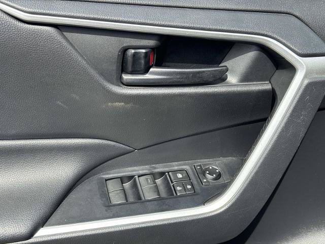 Used 2022 Toyota RAV4 LE FWD image 18