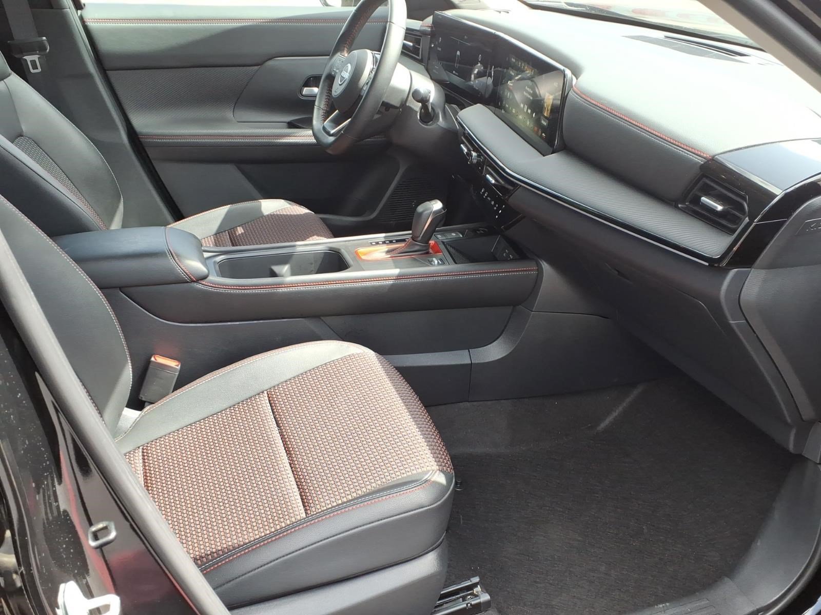 Used 2025 Nissan Kicks SR FWD image 16