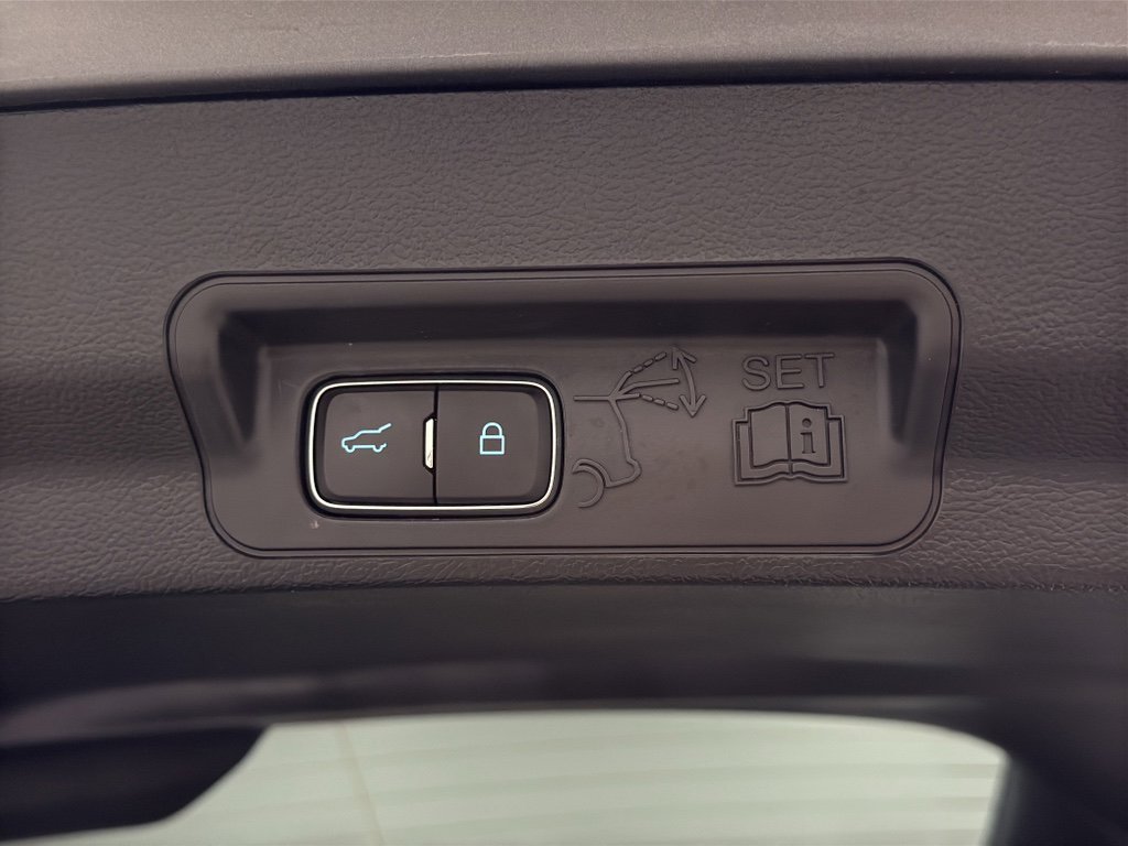 Certified 2023 Ford Explorer XLT w/ Equipment Group 202A image 31