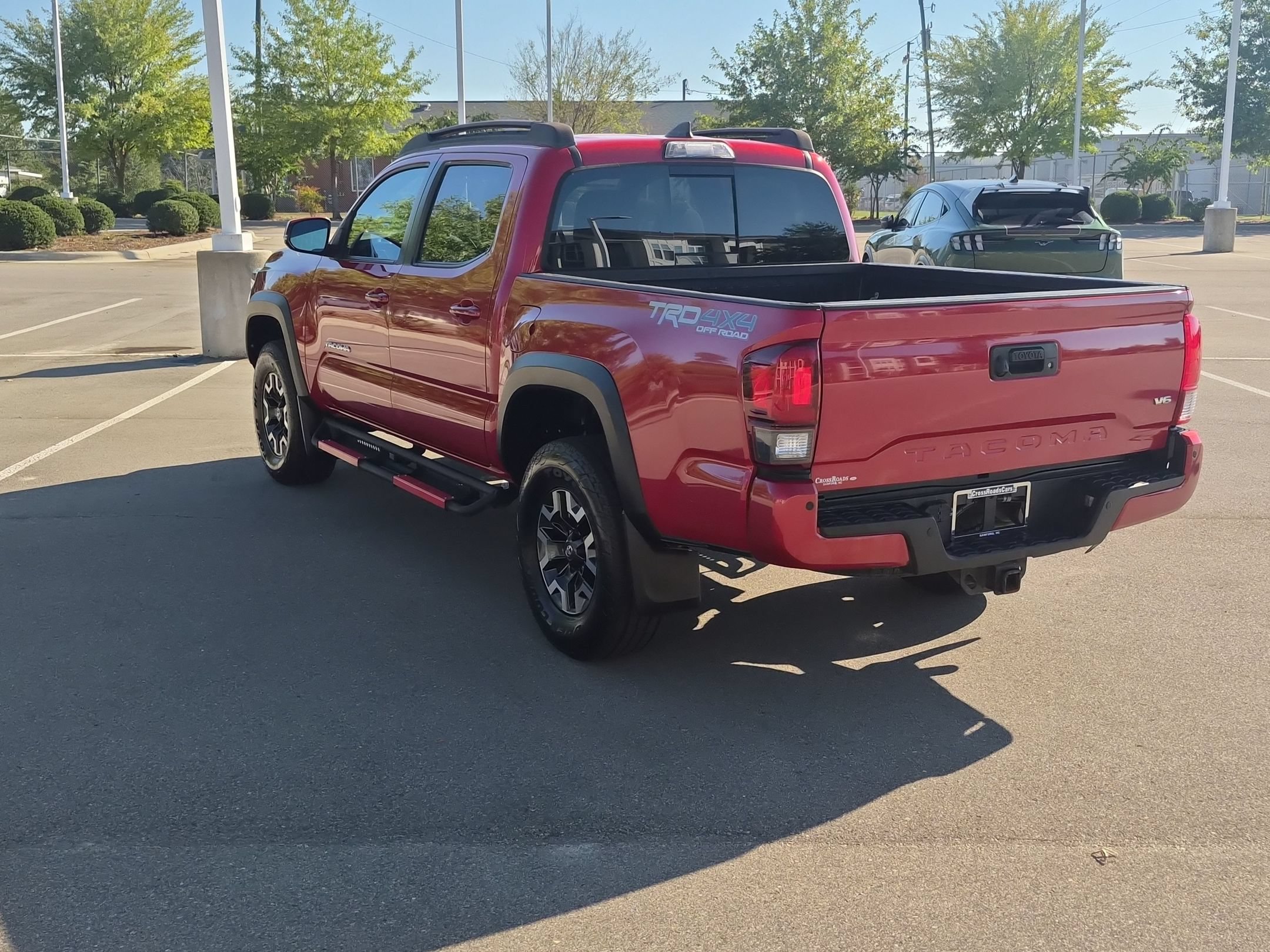 Used 2018 Toyota Tacoma TRD Off-Road w/ Technology Package AWD/4WD image 6