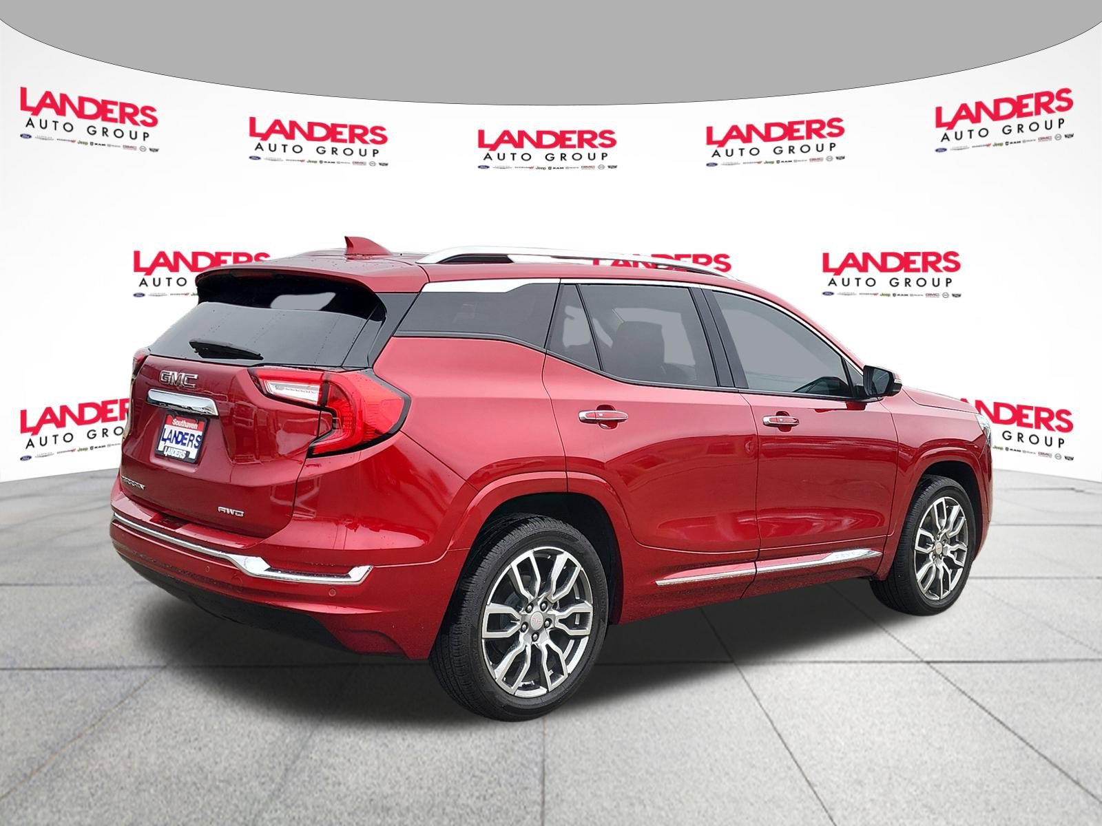 Used 2024 GMC Terrain Denali w/ Denali Premium Package image 3