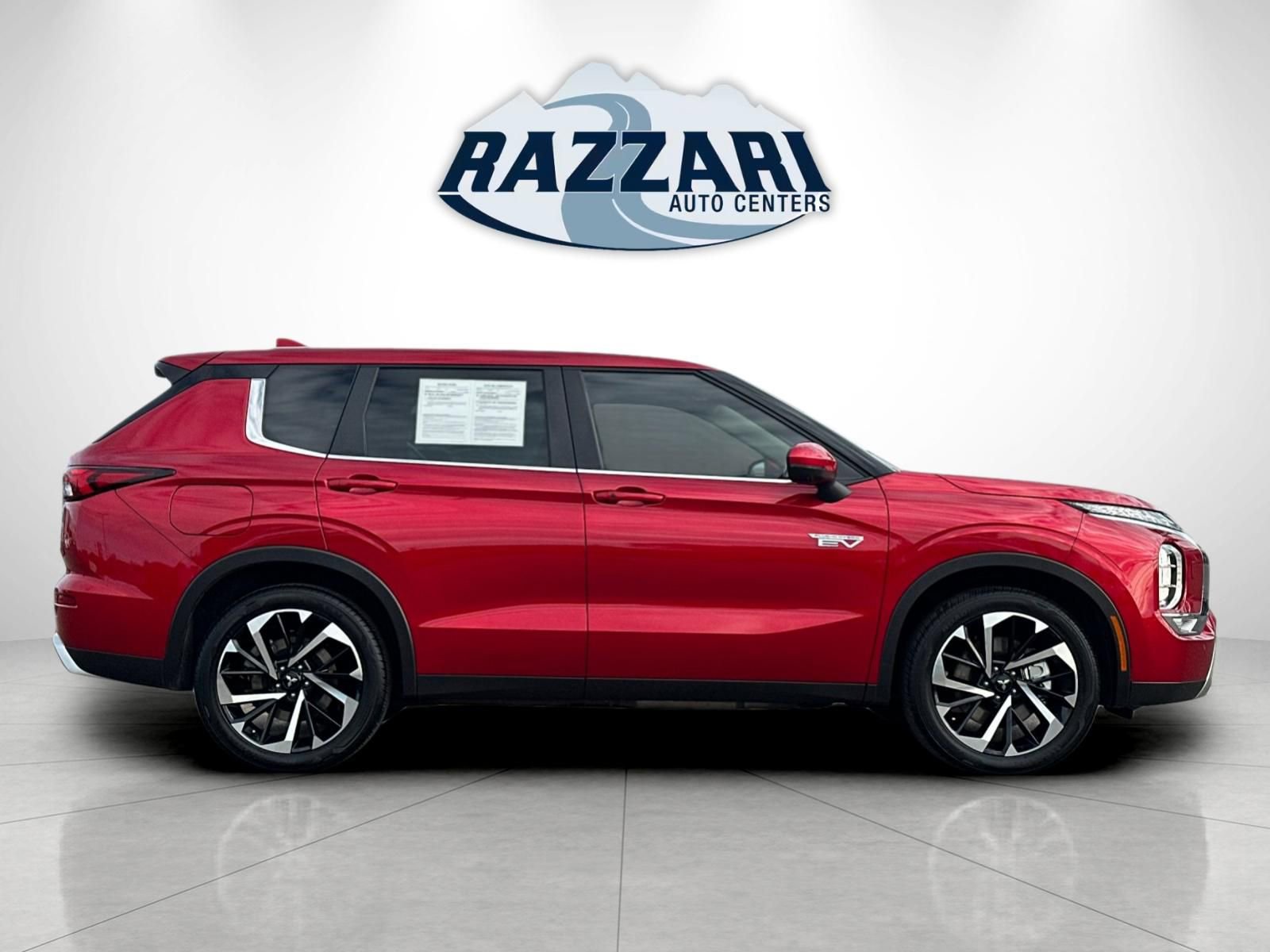 Used 2023 Mitsubishi Outlander 4WD Plug-In Hybrid image 2
