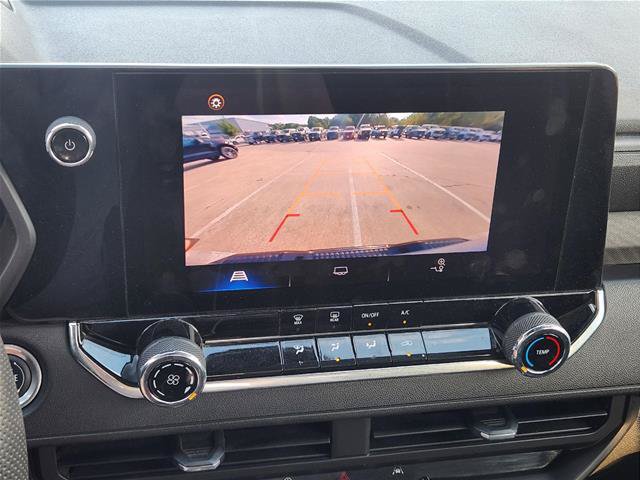 Used 2023 Chevrolet Colorado Trail Boss AWD/4WD image 18