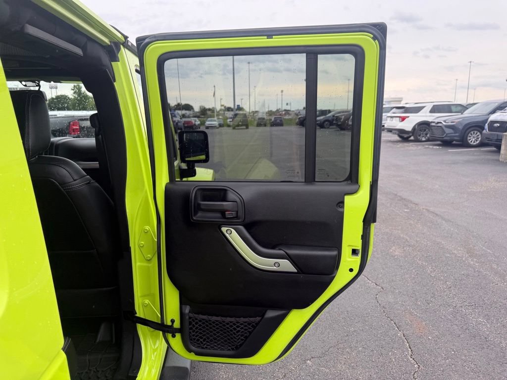 Used 2017 Jeep Wrangler Unlimited Sahara w/ Dual Top Group AWD/4WD image 55