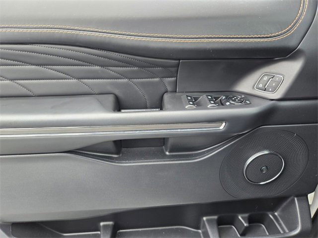 Certified 2024 Ford Expedition Platinum image 32