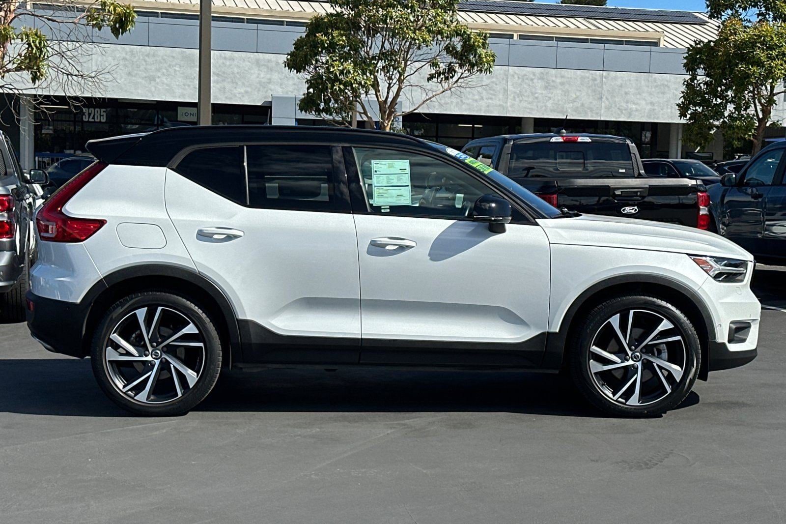 Used 2019 Volvo XC40 T5 R-Design AWD/4WD image 4